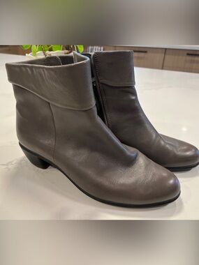 Ecco Gray Leather Fold-Over Ankle Boots